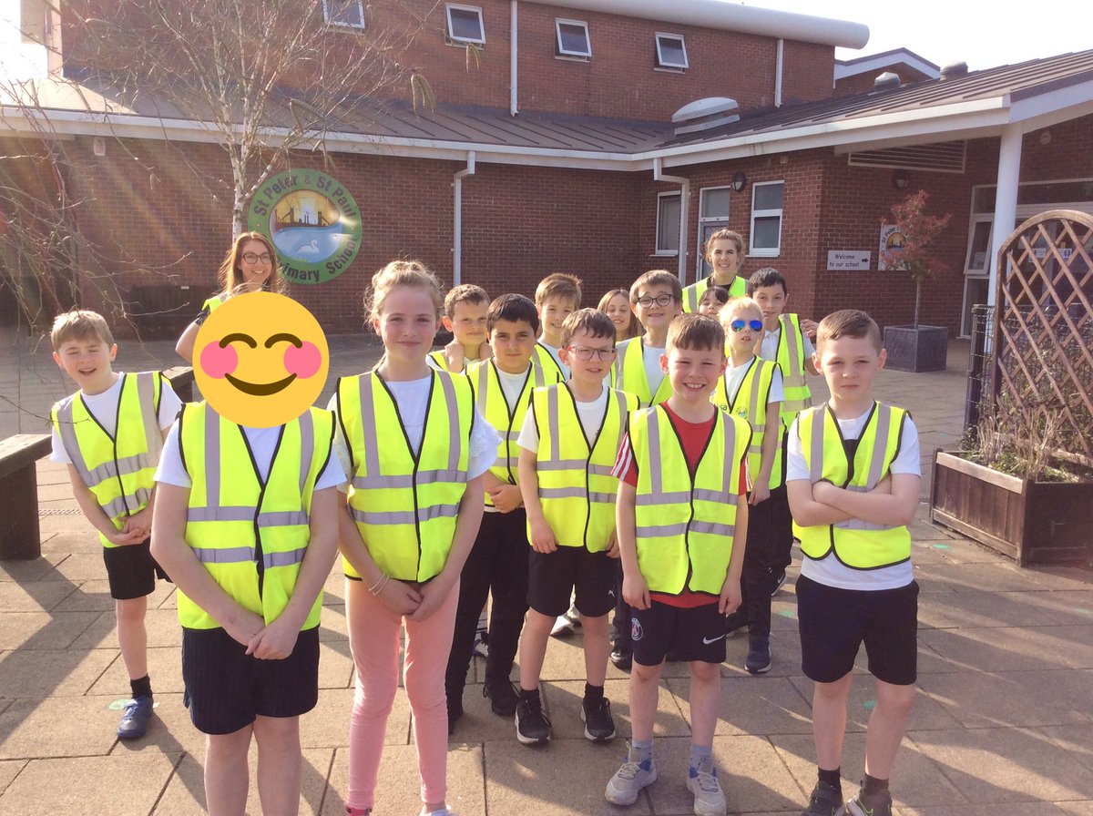 Lakeside_school's tweet photo. Active after school clubs tonight - cross country out in the community and #generationpound in the hall. @letsgetahead https://t.co/dumAZje2Av