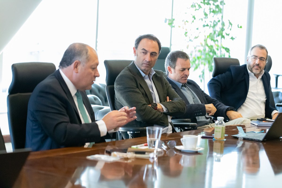 WEC_Chile's tweet photo. ¡Gran Directorio #WECChile el de hoy! Lleno de reflexiones, pensando en relevar la humanización de la energía y promover un sistema energético sostenible y sustentable. Muchas gracias Marcel Villegas de @EYChile por facilitar la conversación.

#todossomosenergía #bettertogether https://t.co/VnPDmJfjyM