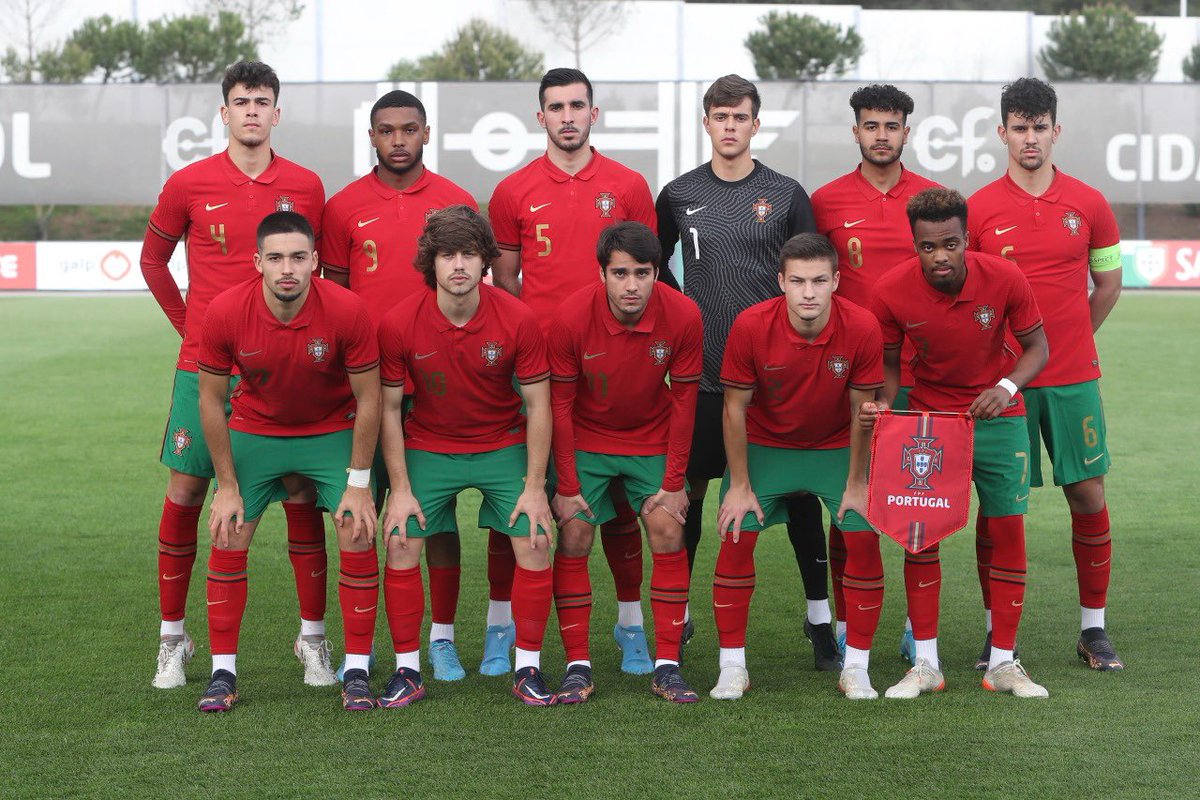 🇵🇹 <a href="/_heldersa_/">Hélder Sá</a>, <a href="/Aa13Amaro/">Amaro</a>, <a href="/miguelmaga22/">Maga</a> e @gui22____ estiveram em destaque na vitória dos #Sub20 da <a href="/selecaoportugal/">Portugal</a> diante da Chéquia, para a #EliteLeague 💪

O médio Vitoriano apontou o terceiro golo do triunfo por 3-0 👏

#TodosPor1