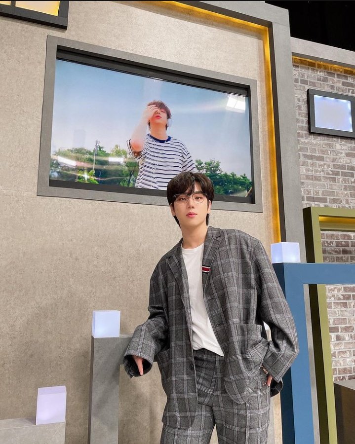byeongb0t_'s tweet photo. ~~ beep beep ~~
¡hola! soy byeongkwan b♡t y vine para decirte lo orgulloso que estoy de vos y lo mucho que te amo. no dudes en @ o hablarme al dm si me necesitas 

¡no olvides que a.c.e y byeong te aman muchisimo!
-------
[soy @byeongbot_ tw me odia ㅜㅜ] https://t.co/vFyrWMRZc9