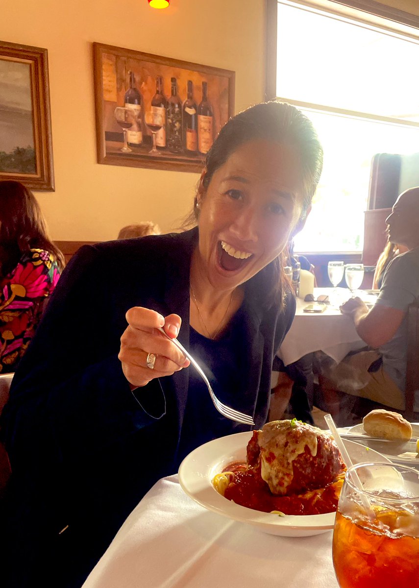 TracySingian's tweet photo. Went to the Dove for lunch and they said it was just one meatball… ok didn’t realize it would be the size of my head 🤣🍝
US #lunchportion https://t.co/3OknrGYSSM