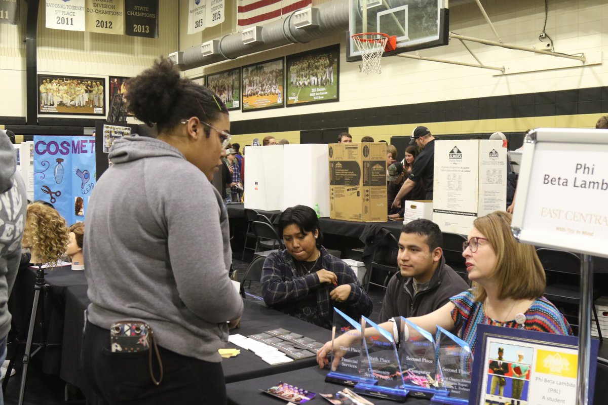 ECCC_MS's tweet photo. Over 500 high school juniors from across ECCC's 5-county district were on campus today for the first of two Junior Days! The students were able to see different parts of campus and get to experience a bit of what EC has to offer. #go2ec https://t.co/WEspm3pf95