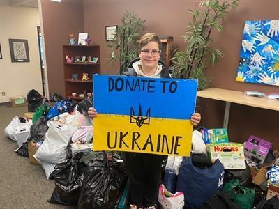 A Grade 9 student at <a href="/EcolePanorama/">École Panorama Ridge</a> who was born in Kyiv raised $1,400 &amp; collected piles of donations to support his home country of #Ukraine, thanks to the generosity of his school community: surreyschools.ca/_ci/p/69365

#sd36learn #SurreyBC #WhiteRockBC