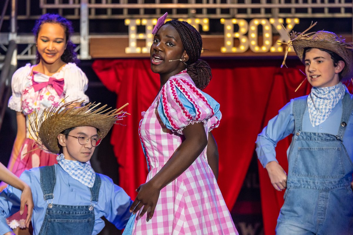 FettesDrama's tweet photo. Guys and Dolls has some great dance numbers with Miss Adelaide and her Hot Box troupe - here down on the farm oodling and doodling... https://t.co/L2IanbM8KG