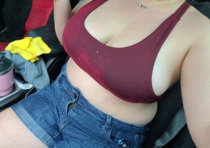CountryCurvyQT's tweet photo. When the heavens decide to open up and you're drenched within seconds 😫 you take your wet shirt off and be glad you remembered a bra 😅 #thicknjuicy #notyouraveragewoman #bbw #PAWG $curvyndirty https://t.co/YJ9QGoTBoZ