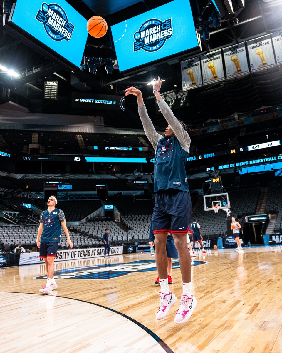 ArizonaMBB's tweet photo. Let’s get to it 🤟

#BearDown #RunWithUs https://t.co/1qtjmYc4Sq