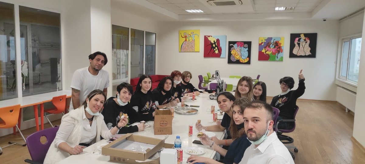 vex robotik yarışması Türkiye ayağında finalist olan takımımız da bir kutlamayı haketti☺️ Tebrikler gençler 👏👏👏👏kısa zamanda büyük iş başardınız <a href="/VEXRobotics/">VEX Robotics</a> <a href="/eebruoruc/">Ebru Oruç</a> <a href="/EnisEryaman/">Enis Eryaman</a> <a href="/Azrafraarzu1/">Arzu Uz</a>