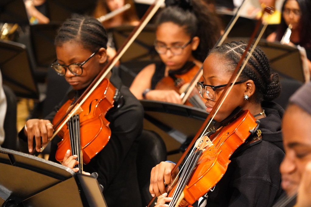 MiaMusicProject's tweet photo. Instrument Spotlight: Viola 🎶
The viola has a beautiful, rich tone!
Fun Fact: It is pitched lower than the violin, but higher than the cello!
#viola #orchestral #MiamiMusicProject #InstrumentsOfChange https://t.co/s20fD7L57E