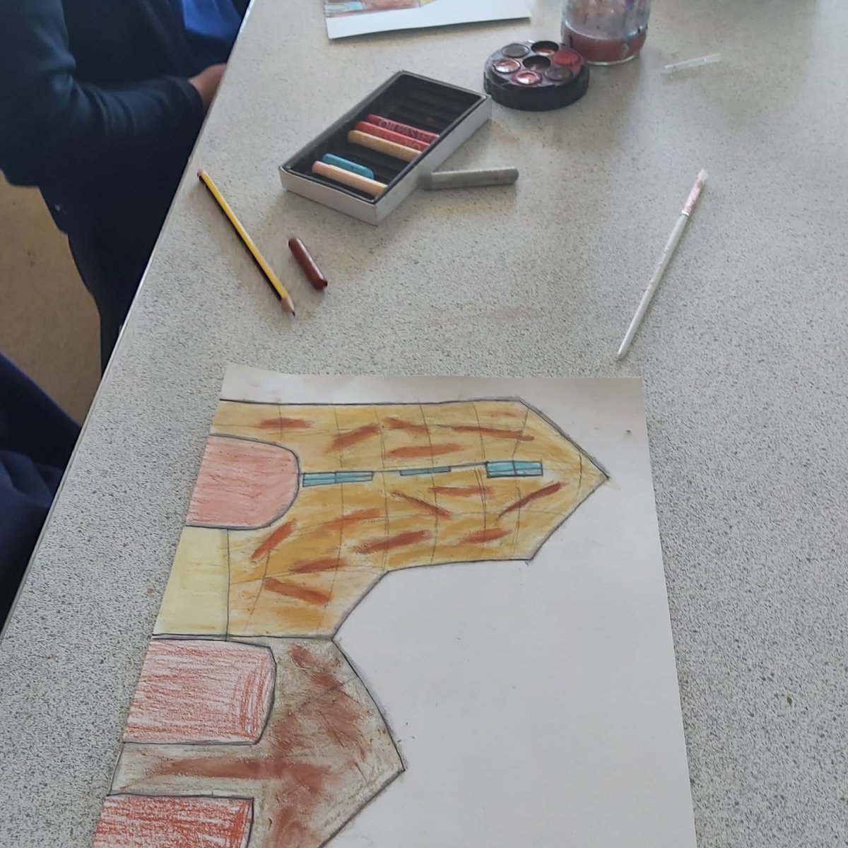 CelfGarth's tweet photo. Hyfryd oedd cael gwahodd blwyddyn 5 a 6 i’r adran gelf am weithdy yr wythnos hon #cefynburgess 🎨 Was great to see year 5 and 6 in thecart department for a workshop this week #cefynburgess 🎨 @GarthOlwg_Canol @garth_olwg https://t.co/aTIc3y5IXE