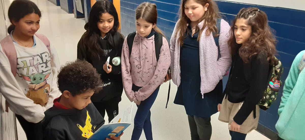 cheribcraft's tweet photo. Reading is the BEST when you have an audience! @SedaliaParkES @CobbAlp https://t.co/sqG1ufUcGO