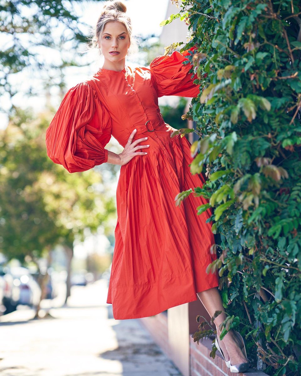 EllenHollman's tweet photo. Good day for some sunshine🌞
-
-
-
Pix by @RikerBrothers makeup by @KarishmaAhluwal 
#matrixresurrections  #matrix4 #echo #trinity @the_matrix_4 @wbpictures #actress #editorial  #bold   #drama #cast #action  #actress @zerogravitymgmt @PersonaPR https://t.co/hYQIMtLBM3