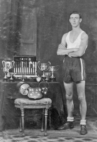 6thairborne's tweet photo. Pte. William George Clements 12th Bn (Airborne) Devonshire Regiment KIA #OTD aged 32 buried Reichswald Forest War Cemetery. #OpVarsity #12thDevons
"AND TO THE SUN WE ALL WILL BOW AND SAY GOODBYE BUT JUST FOR NOW"
#Walthamstow #Essex https://t.co/BHamfMG7I6