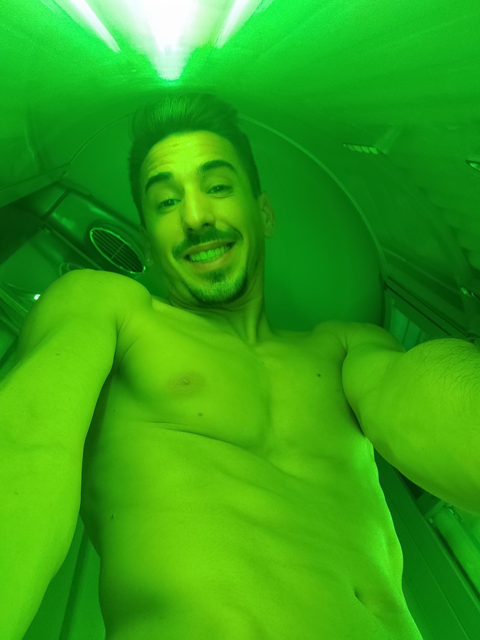HotFitMan 🥒 💜 on X: Unos Rayos UVA para lucir moreno en mi #OnlyFans  💙💚🔥 #rayosuva #sunbed #uvarays #onlyfanscontent t.co1UtiWeu5fK   X