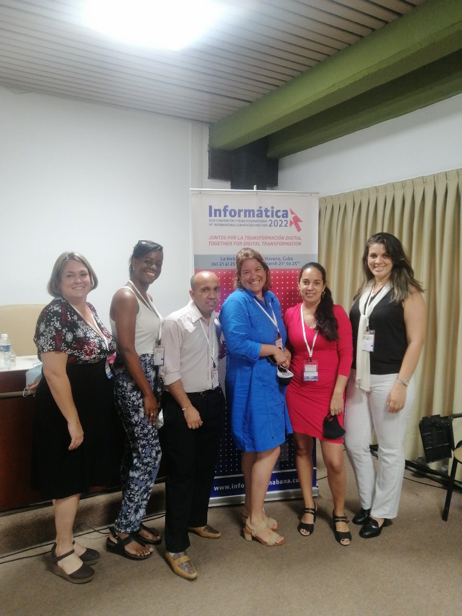 Ponentes en el I Taller la Industria del Software, Panel: Buenas Prácticas en el desarrollo de pruebas de software. <a href="/CasanYaimi/">Yaimí Trujillo Casañ</a> <a href="/SandraVerona86/">Sandra</a> <a href="/Perla_Bety/">Perla B Fernández Oliva</a> <a href="/marin_aymara/">Aymara Marin Diaz</a> comprometidos con el desarrollo de productos de calidad