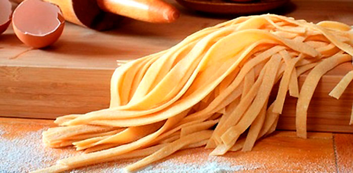 Cómo hacer nuestra propia pasta, pasta casera cubiro.com/como-hacer-nue… a través de @chefcubiro 

#pasta #pastacasera