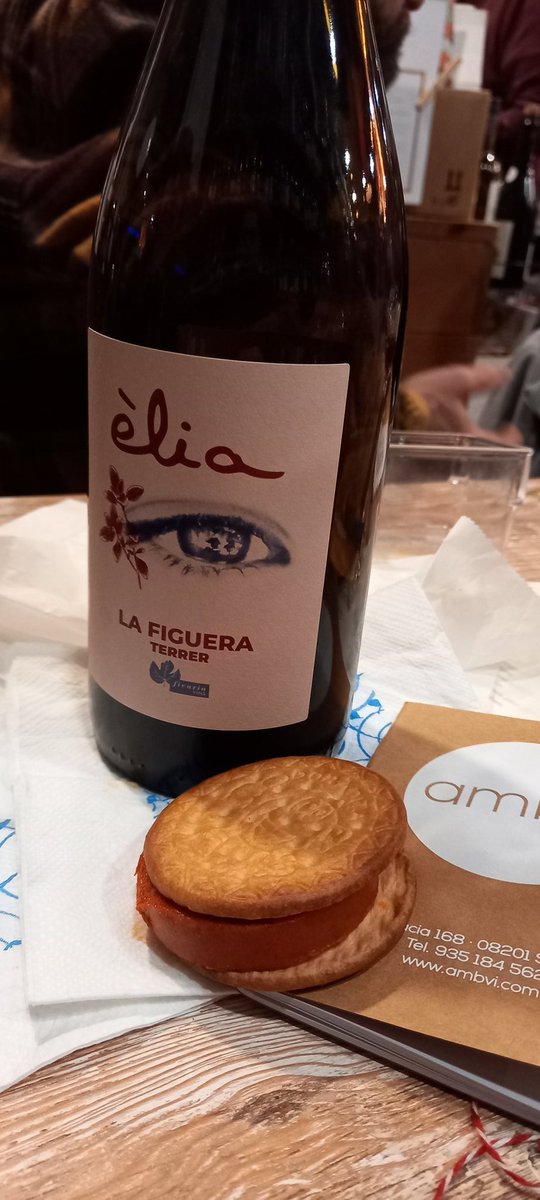 Aquesta nit un tast de vins de <a href="/FicariaVins/">ficaria_vins</a> a <a href="/ambvi_sbd/">ambvi</a> . Una experiència espectacular. No podia faltar el tradicional "entrepà" de maria dorada i sobrassada. 😋 <a href="/xisco_brownie/">Xisco Brownie</a> <a href="/AngelAguiloP/">Àngel Aguiló Palou</a> <a href="/pepcalabona/">𝑷𝒆𝒑 𝑪𝒂𝒍𝒂 𝑩𝒐𝒏𝒂</a>