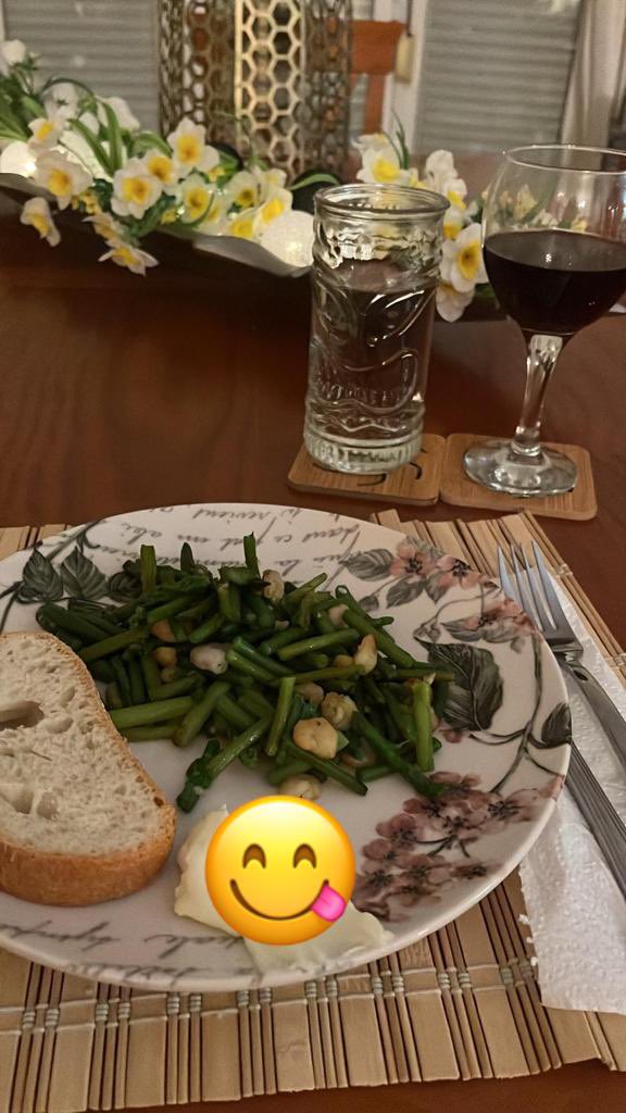 CVerbeek's tweet photo. cena de @BnPaccountancy #Europa, yo de España.  Mi hijo, el sucesor de mi empresa, el actual director. Y la orgullosa madre bebe una copa de vino y disfruta de su cena y de lo pequeño que es el mundo gracias a la tecnología.  como el equipo juntos por un tiempo!  Disfrutar https://t.co/HK3S4eP7vJ