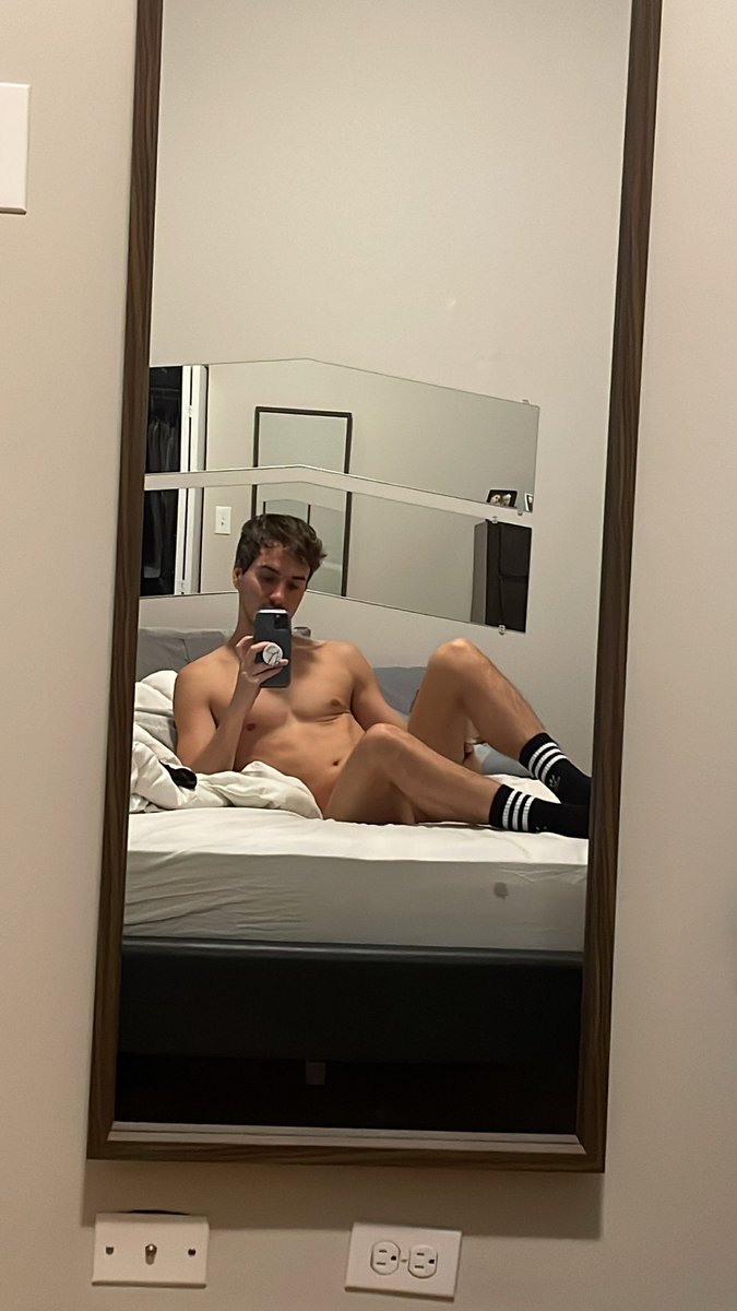 jgddea1's tweet photo. Getting up from doing the nasty and I liked the way I looked for a sec. https://t.co/ABxSR0F4AX