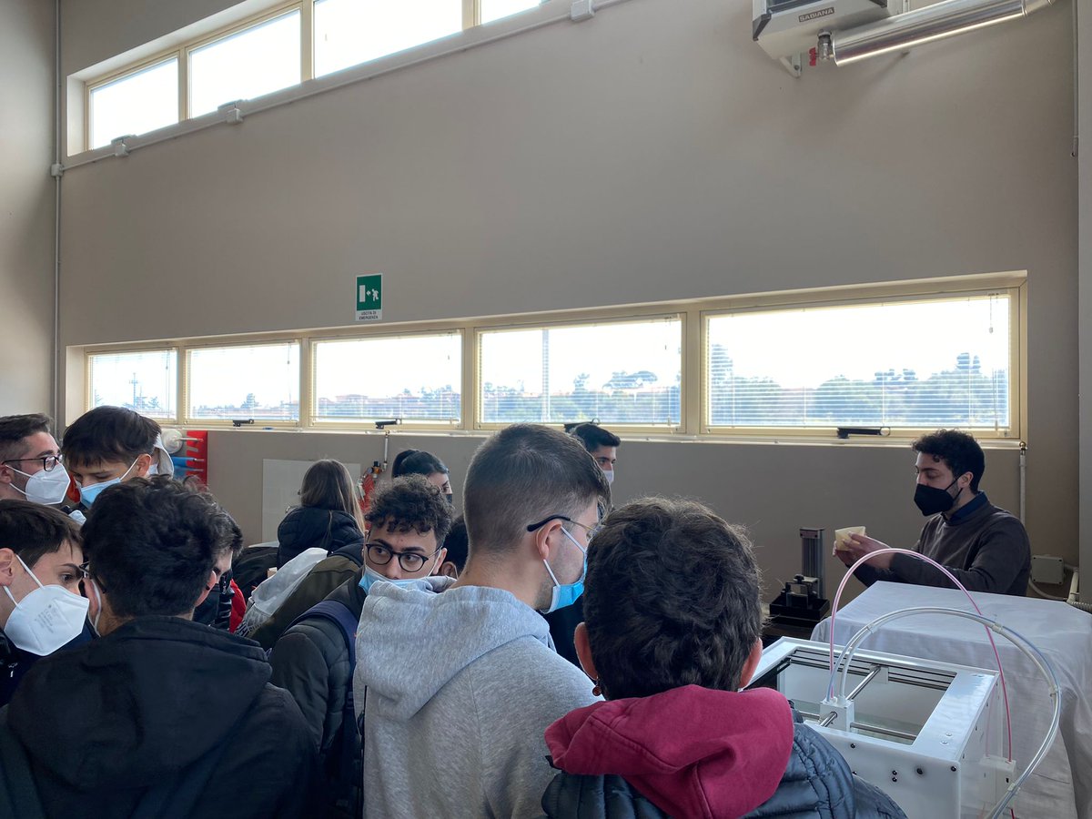LabPolymers's tweet image. Intensa mattinata in presenza per i ragazzi e le ragazze del V sup dell&apos;ISS Concetto Marchesi di Mascalucia. Guidati dal Gruppo Polimeri e Compositi del @DICAr, hanno partecipato alla Stampa 3D di parti, grazie alle attrezzature presenti presso il Polo Tecnologico di @unict_it