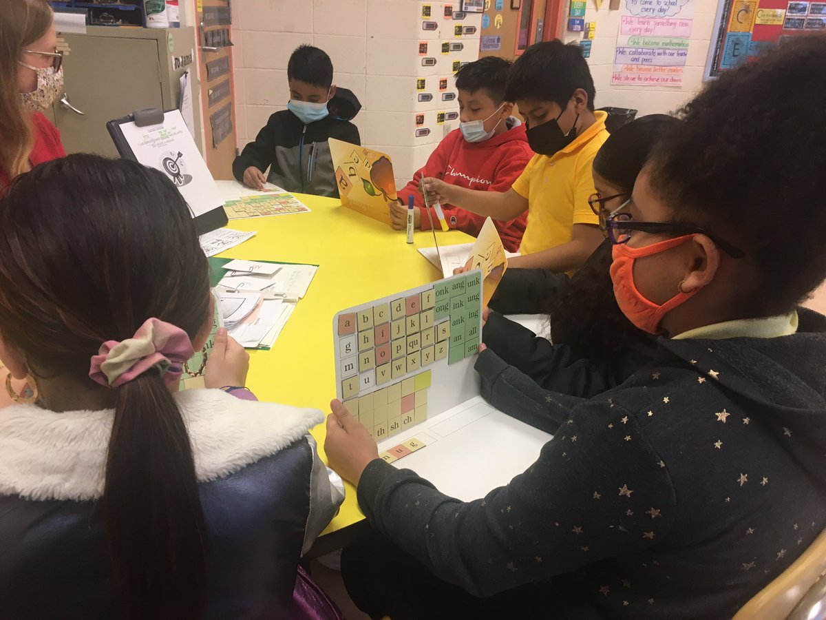 msanchez_crew's tweet image. Small group instruction: teaching specific skills (code-emphasis versus meaning-emphasis) to improve their comprehension. Students doing the majority of the practice while teacher takes notes and provides feedback. #studentpractice #successforall @corinne_barney @HartfordSuper