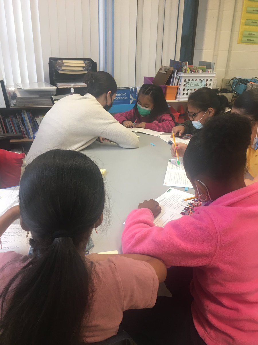 msanchez_crew's tweet image. Small group instruction: teaching specific skills (code-emphasis versus meaning-emphasis) to improve their comprehension. Students doing the majority of the practice while teacher takes notes and provides feedback. #studentpractice #successforall @corinne_barney @HartfordSuper