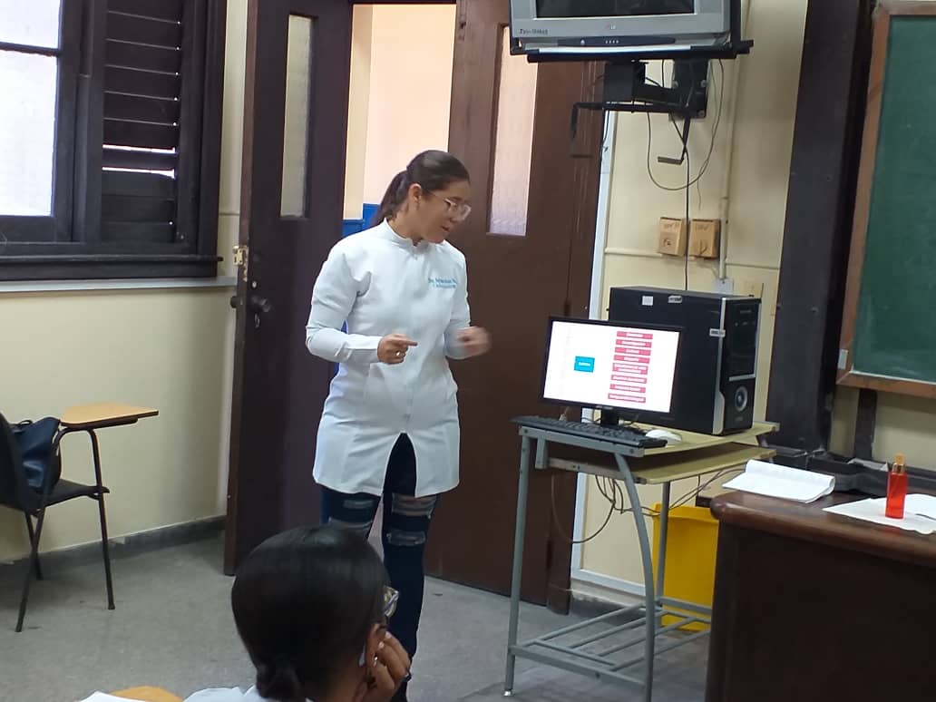 AdrianaATornes's tweet photo. Desde la @FacEstHab impartimos hoy el curso "Papel de los dirigentes estudiantiles y profesores guías en el desarrollo de los procesos de las actividades de la FEU" y sostuvimos un intercambio con @Karli_SantanaR, presidenta nacional de la @FeuCuba.
#Revolucionando
#RumboAl100FEU https://t.co/DUFdBWPYmd