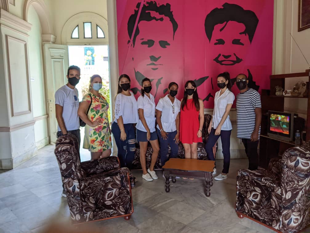 Desde la <a href="/FacEstHab/">Facultad de Estomatología de la Habana</a> impartimos hoy el curso "Papel de los dirigentes estudiantiles y profesores guías en el desarrollo de los procesos de las actividades de la FEU" y sostuvimos un intercambio con <a href="/Karli_SantanaR/">Karla Santana</a>, presidenta nacional de la <a href="/FeuCuba/">FEU de Cuba</a>.
#Revolucionando
#RumboAl100FEU