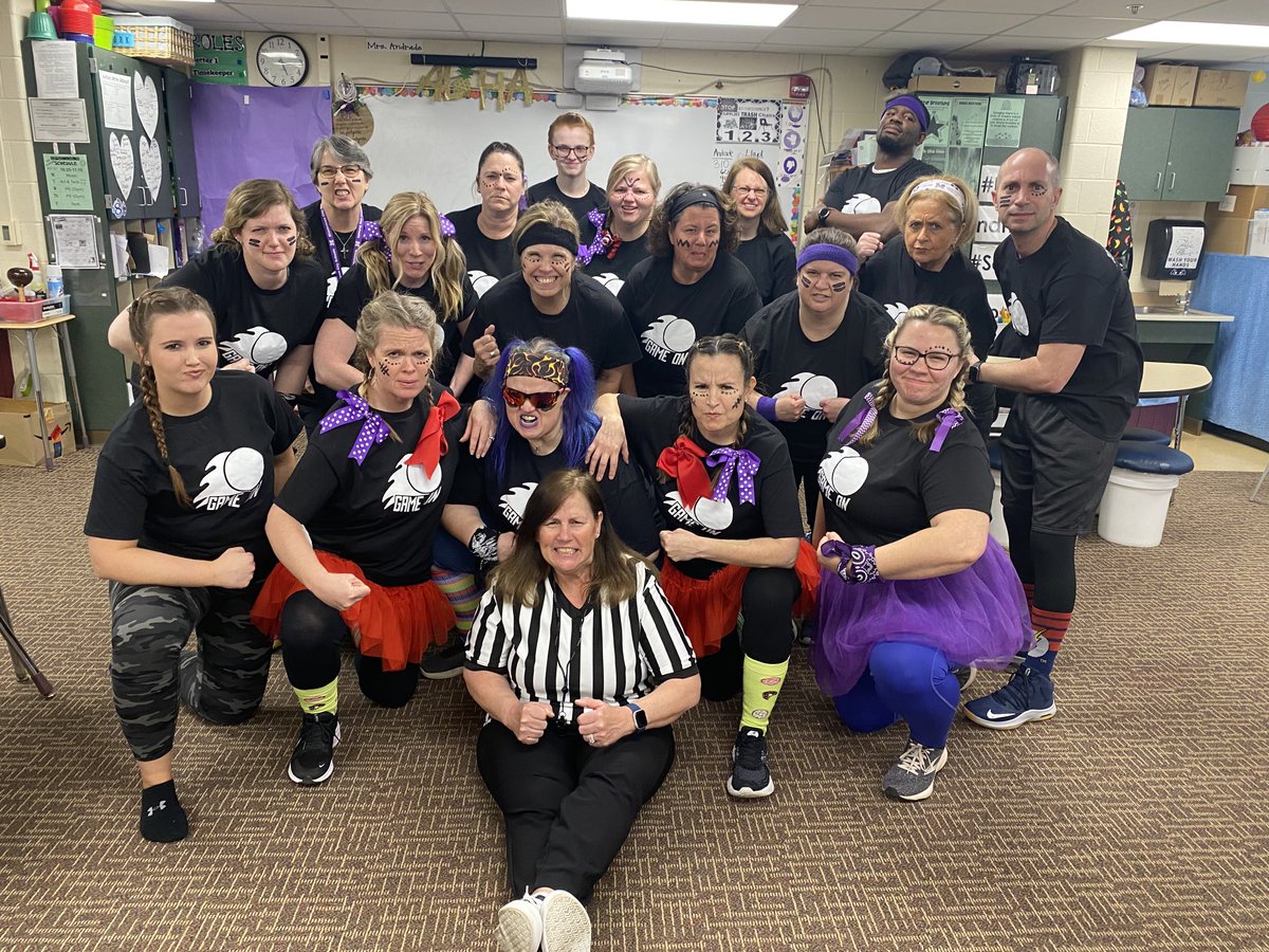 BGrubenhoff's tweet photo. It’s about to go DOWN! Annual staff vs students dodgeball event to kick off state testing ⁦@Central_MCSD⁩ #Fire #Squad #BringIt #FlexOnEm #MiddieRising https://t.co/I5reXEMScc