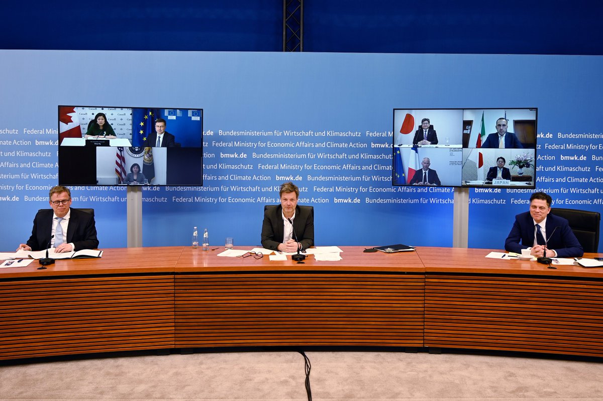 CommerceCanada's tweet photo. La ministre Ng a rencontré virtuellement ses homologues du #G7 pour discuter des efforts coordonnés concernant l'invasion de l'#Ukraine par la Russie & des priorités de réforme avant la 12e Conférence ministérielle de l'#OMC.
#DiversificationDuCommerce
👉https://t.co/L5AWVBYsMd https://t.co/2VQzwd3UPz