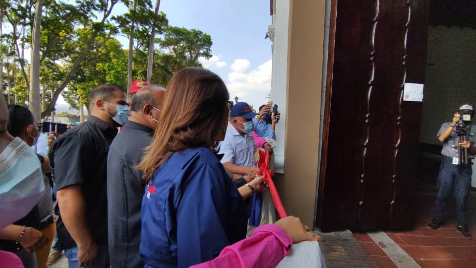 JacquelinePSUV's tweet photo. Desde el Municipio Palavecino en el Edo. Lara acompañada del Gob. @AdolfoP_Oficial y el Alcalde #DervyGuédez reinauguramos la Iglesia "San Juan Bautista", una obra más que se suma a la gran lista de restauraciones y embelleciento de centros de oración. @MVzlaBella
#VenAVenezuela https://t.co/M1mn5hSJzP