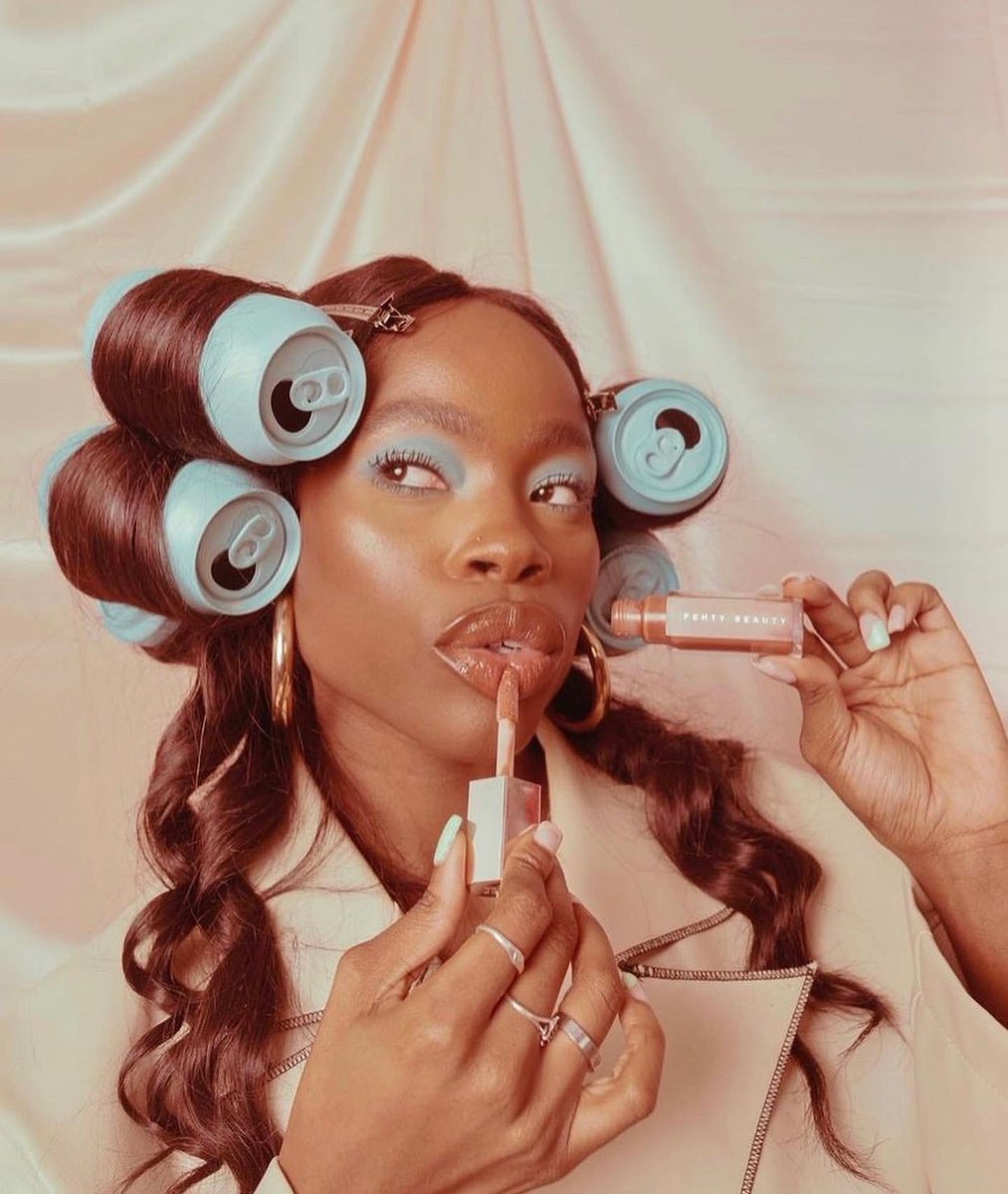 mefeater's tweet photo. It’s the pastel rollers for us! 🦋

📸: @maniccomp_ https://t.co/ww09ORhnGA