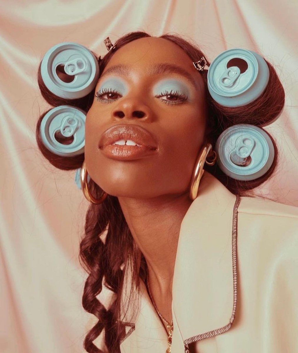 mefeater's tweet photo. It’s the pastel rollers for us! 🦋

📸: @maniccomp_ https://t.co/ww09ORhnGA