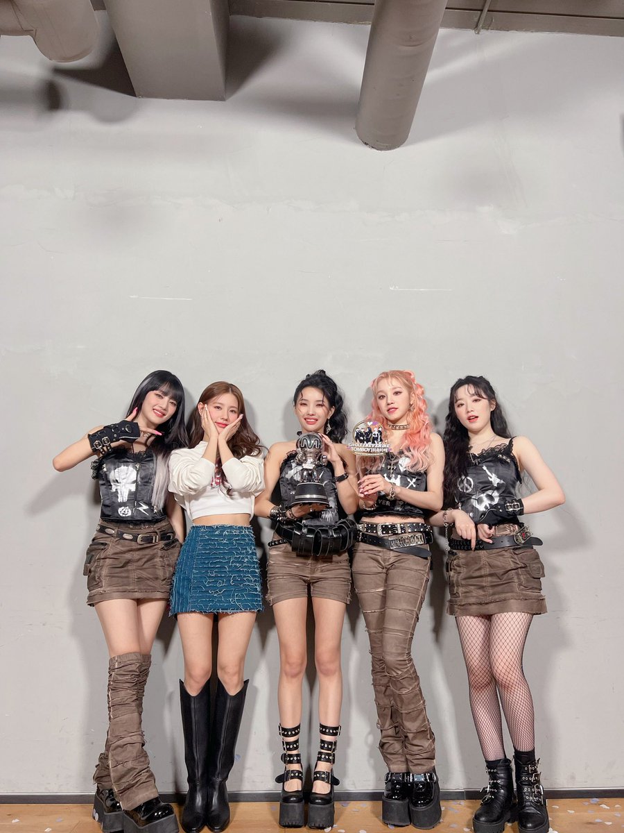 Kpop3Jessi's tweet photo. °• (G)I-DLE Conquistou Seu 3° Win de "TOMBOY" no M Countdown. Sendo Este Seu 31° Win Em Sua Carreira Nós Shows Musicais, Parabéns Meus Amores!❤🎶
#TOMBOY3rdWin #GIDLE31stWin 🏆🏆🏆 https://t.co/i6nfw8gV5L