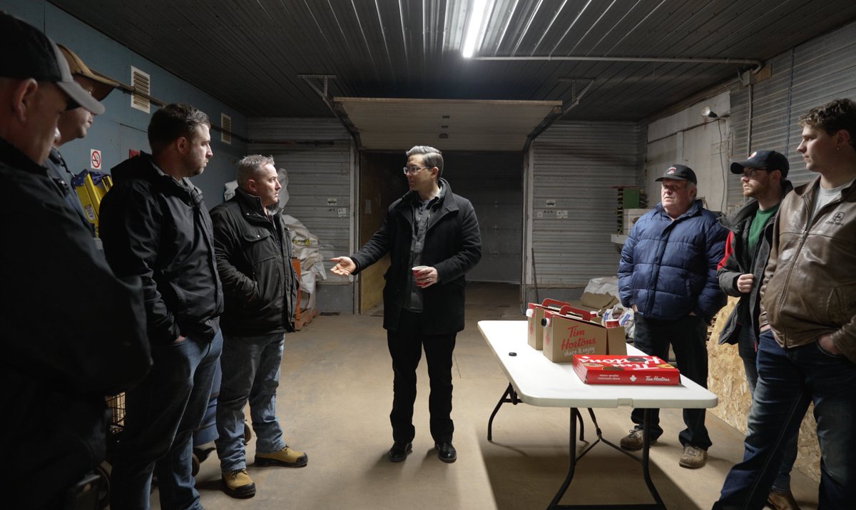 Met with PEI potato farmers affected by the Liberal ban on exports to US.

They're crushed after ~300 million pounds of PEI potatoes that couldn't be sold, spoiled instead.

Liberal gatekeepers cost them $25 million.

Let’s champion our farmers to produce more food &amp; paycheques.