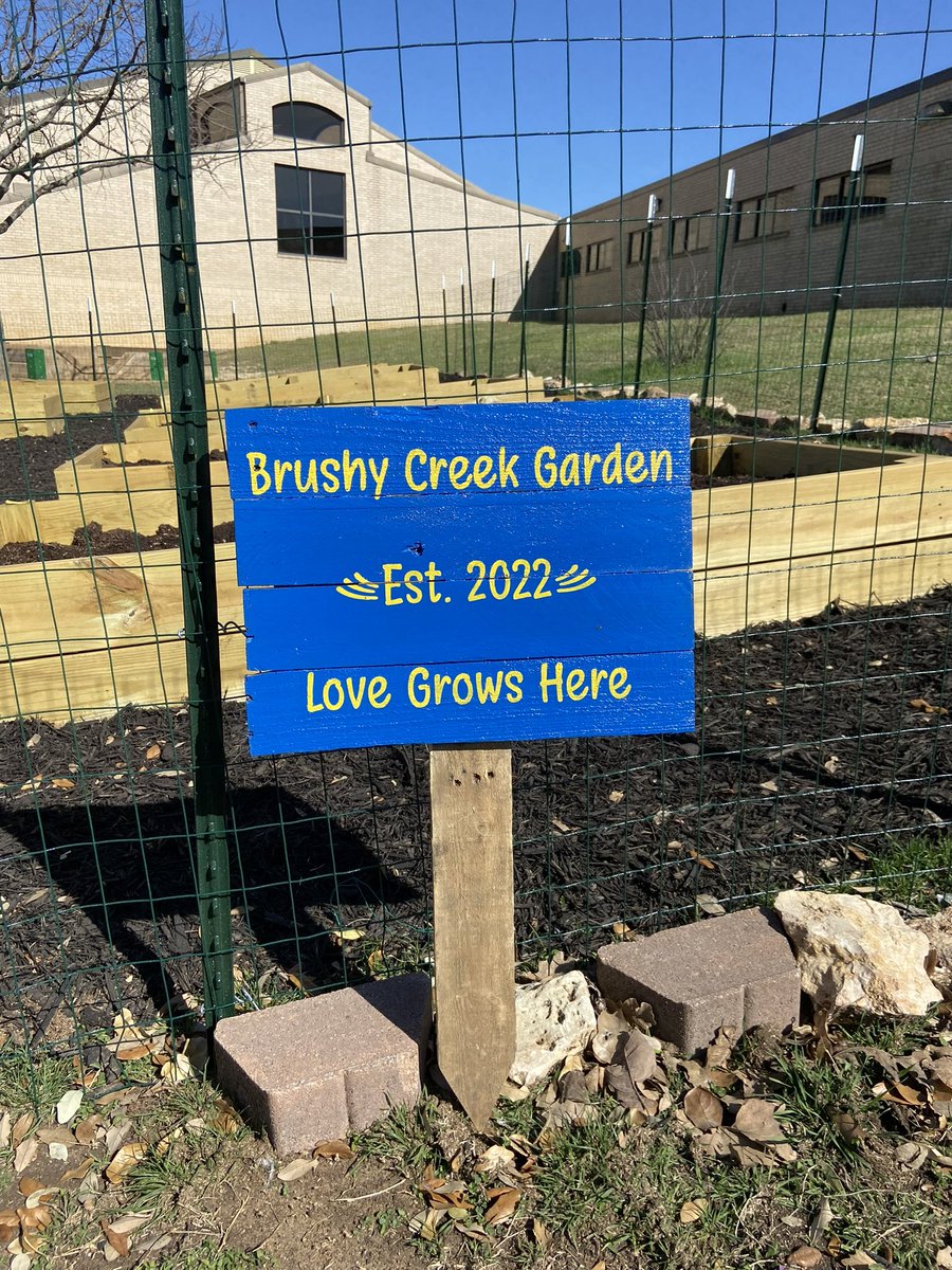 SRoohms's tweet photo. Today was planting day at BCES! Zucchini, carrots, tomatoes, peas, beans, broccoli and peppers are on the Brush Creek Menu this spring. I can’t wait to see the students faces when they see the first spouts!! 🥕 🥦 🥗 @BCE_BlueJays https://t.co/ECdtBeZXHJ