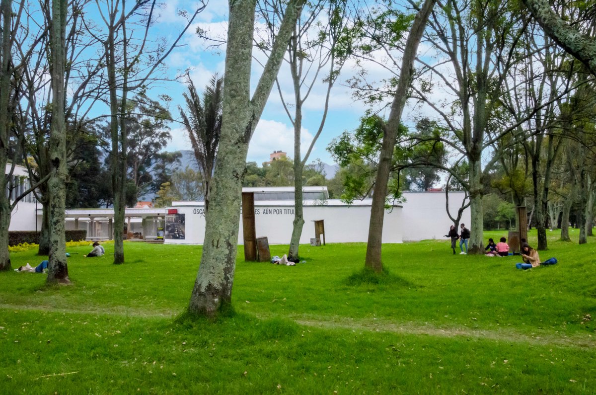 Divcultural's tweet photo. ¿Y usted cómo vive el Museo de Arte? Participe posteando sus fotos con el #MuseodeArteUN, y podrá ganar grandes sorpresas.
#OscarMurillo #CondicionesAúnPorTitular #SomosUNAL #UNAL #museos #arte #fotos #museoenfamilia https://t.co/P9oxR7N7sB