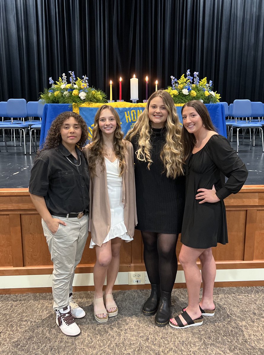 BRHSsoftball17's tweet photo. We are so proud of our Softball National Honor Society members. #Jadarys #Jess #Emily #Maddy. #cleanupnicely. https://t.co/mn5NWT0aqv