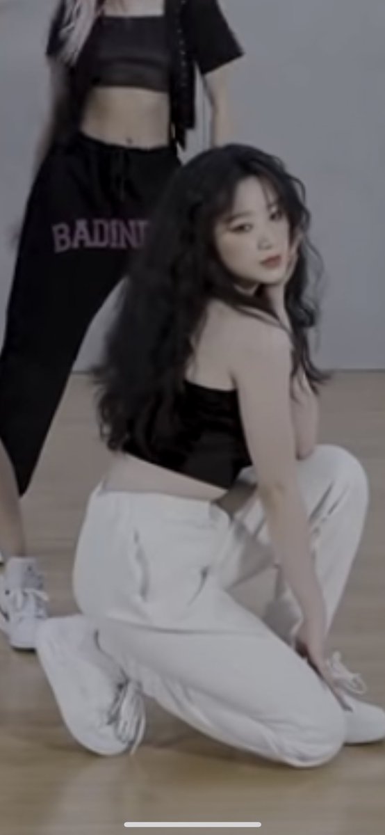 PicesatHeart's tweet photo. Shuhua is the moment in this dance practice, damn girl 😍#GIDLE_TOMBOY #GIDLE31stWin #GIDLE #SHUHUA https://t.co/CrRYmSJksR