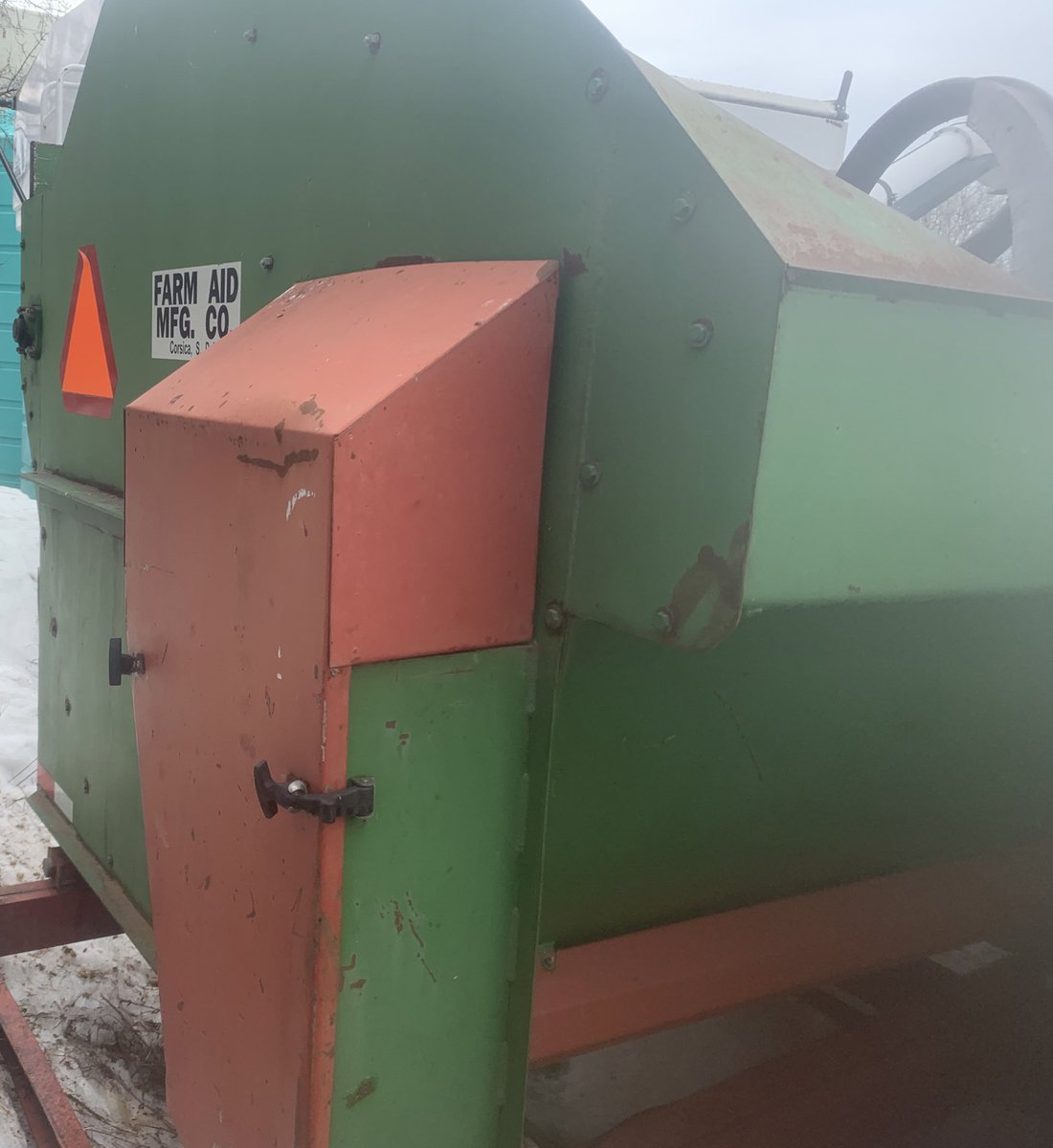 hodgy39's tweet photo. Farm Aide Silage Wagon for sale.  Holds about 4500 pounds.  Works like a charm.  Newer Digi-Star monitor and scale works perfect.  Make an offer. 204-851-0131.  Call or text. https://t.co/ffjH9y91OY