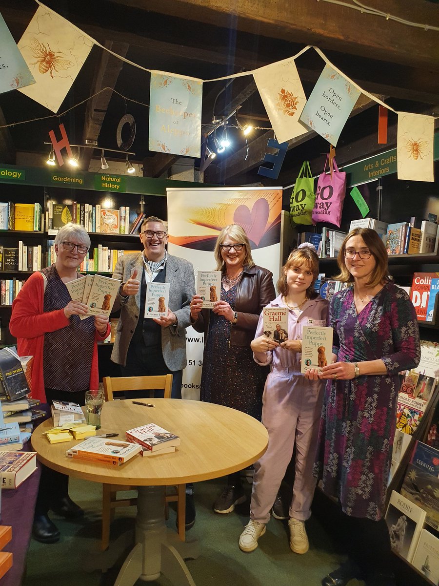 LinghamsBooks's tweet photo. WHAT a GRAND night! @GraemeDogfather was in the house and had us all in hysterics #bemorelabrador I say! @LisaMarrey1 was a fabulous interviewer! Grand night! GRAND! #fullhouse #soldout #signedcopies available @EburyPublishing https://t.co/UgItBgooVM