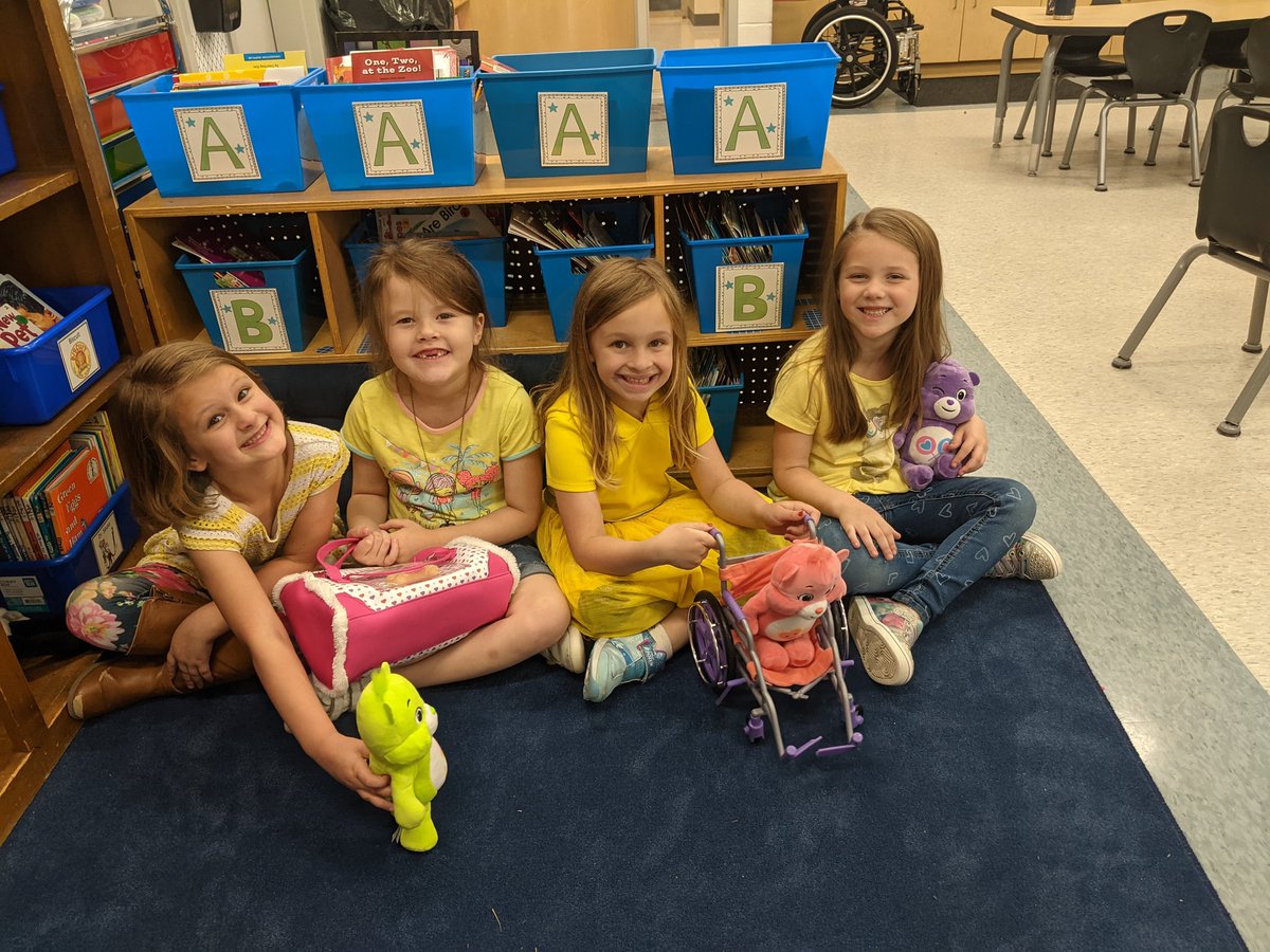 MrsECrews's tweet photo. We are shining bright in our yellow for Think Inclusion Thursday!! @WhiteKnollElem #UnifiedSpiritWeek #K5ShiningStars https://t.co/RdXVVXI8WH