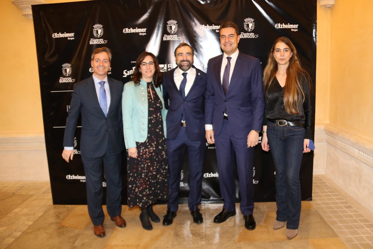 angelibaher's tweet photo. Asisto a la II Gala Solidaria de la Fundación @Burgos_CF a beneficio de @afaburgos. Una ocasión propiciada por un gran club para ayudar a una gran causa, los enfermos de Alzheimer y sus familias en Burgos. Enhorabuena por la iniciativa y a seguir sumando! #FundacionBCF https://t.co/IVj54W4Cag