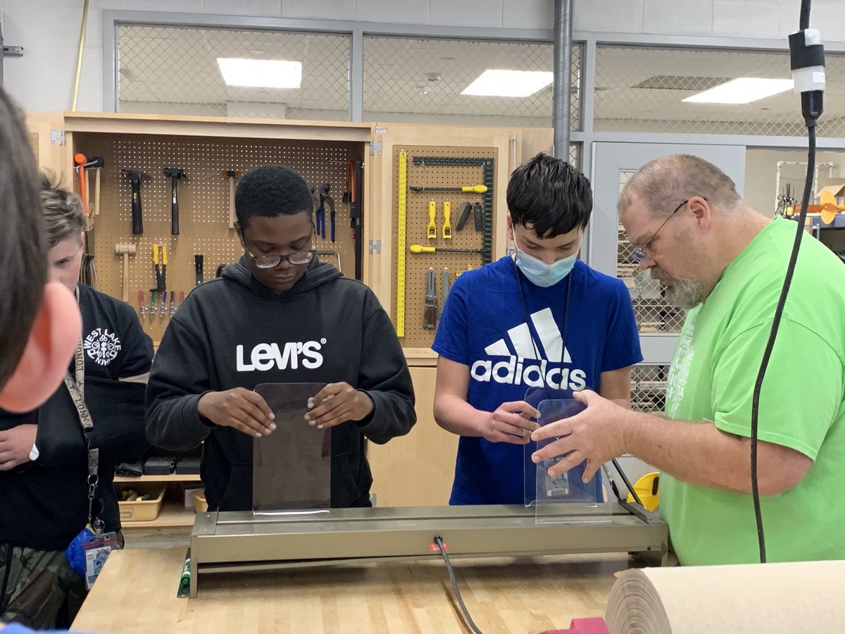 MrsTechTompkins's tweet photo. TSA team making acrylic projects for state contest. #wlmsimpact ⁦@HumbleISD_CTE⁩ #texastsa ⁦@SanJacTSA⁩ ⁦@techtompkins⁩ https://t.co/PsaIh9k0ao