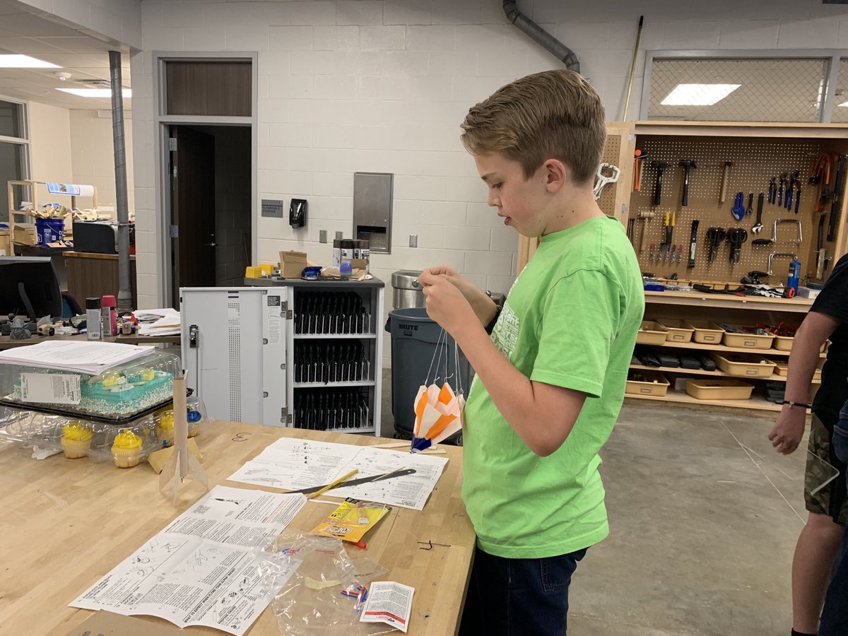 MrsTechTompkins's tweet photo. TSA team making acrylic projects for state contest. #wlmsimpact ⁦@HumbleISD_CTE⁩ #texastsa ⁦@SanJacTSA⁩ ⁦@techtompkins⁩ https://t.co/PsaIh9k0ao