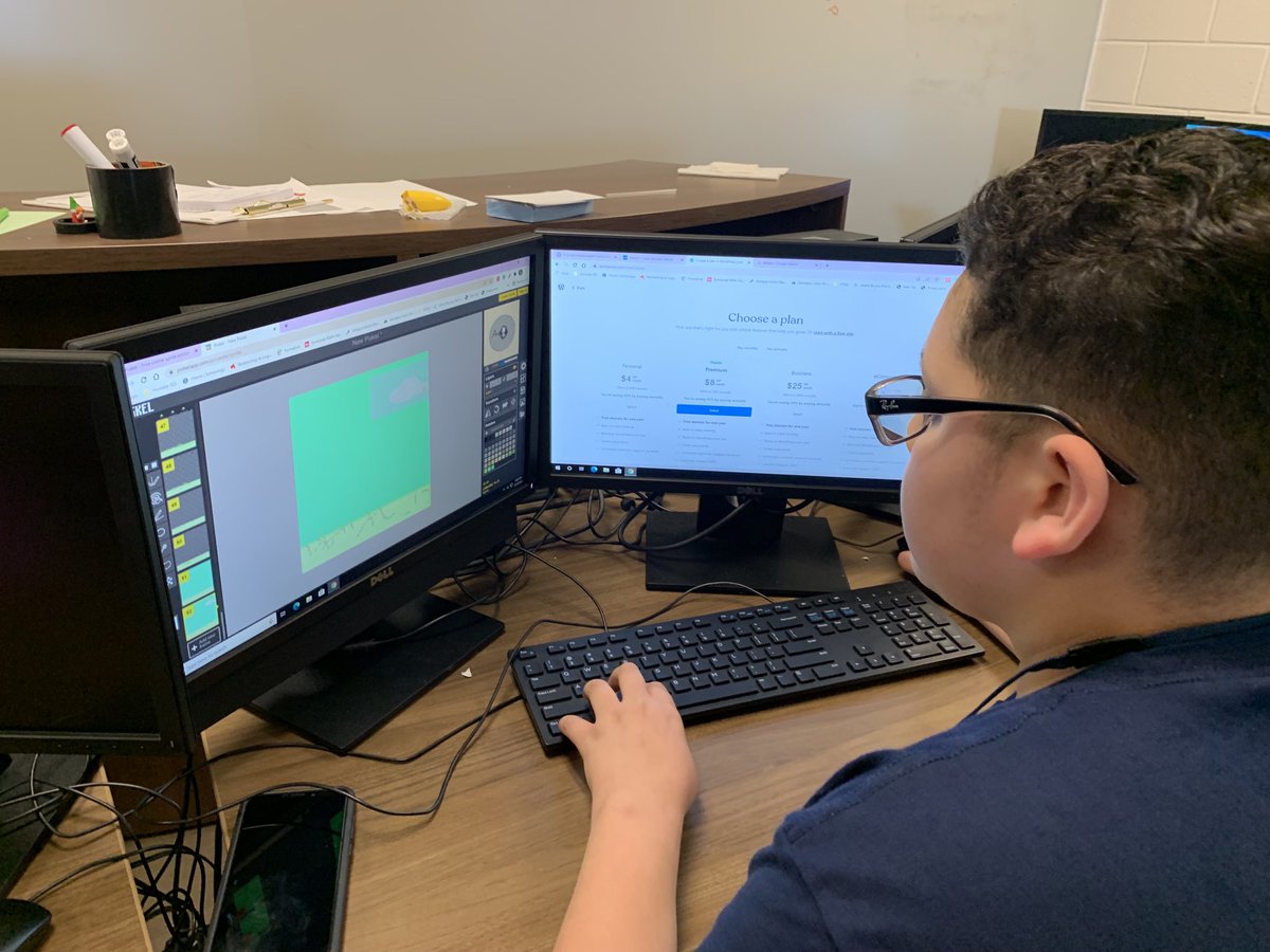 MrsTechTompkins's tweet photo. TSA team making acrylic projects for state contest. #wlmsimpact ⁦@HumbleISD_CTE⁩ #texastsa ⁦@SanJacTSA⁩ ⁦@techtompkins⁩ https://t.co/PsaIh9k0ao