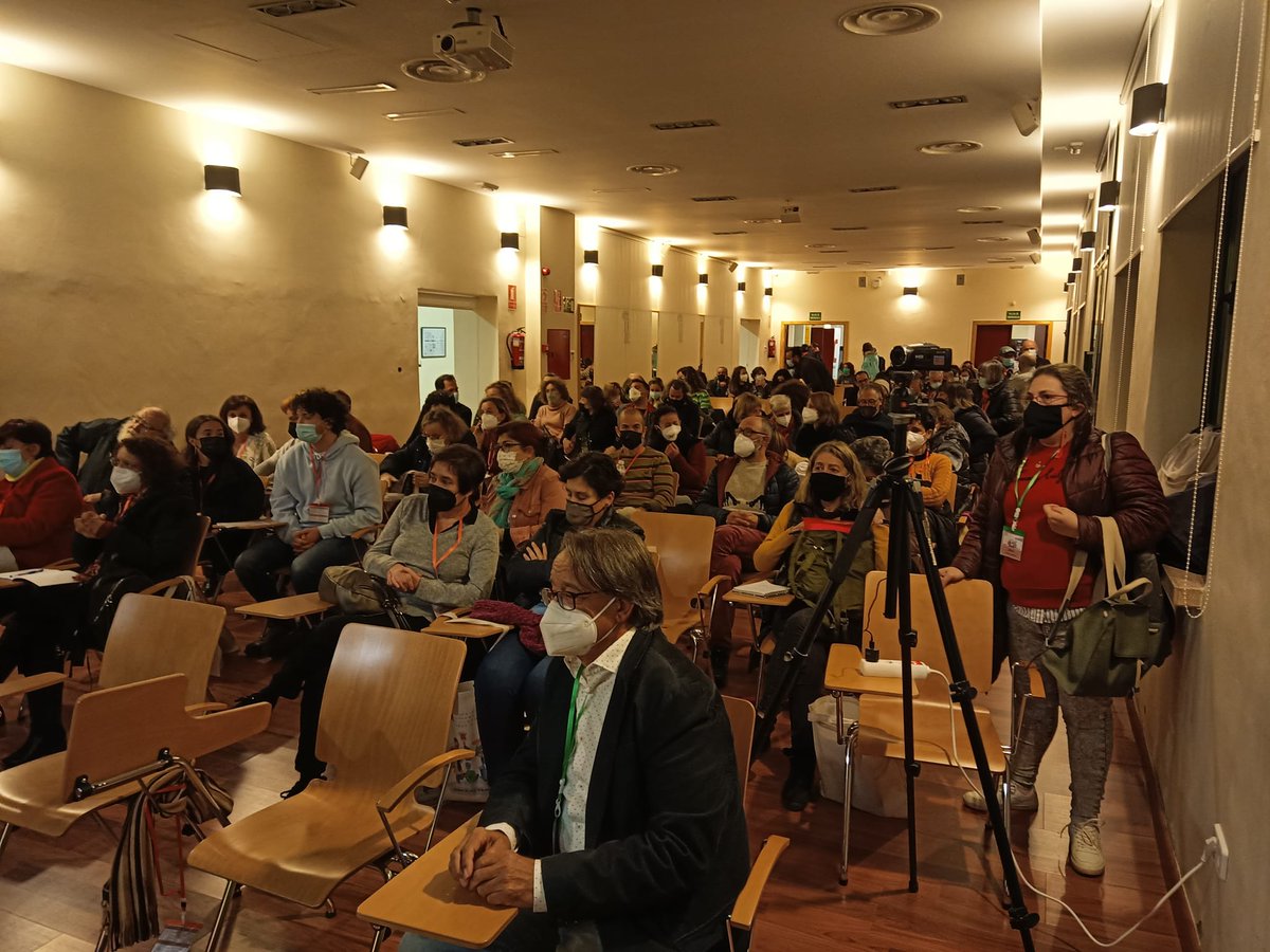 El XXX Encuentro de Filosofía para Niños y Niñas inaugurado hoy por el SGE de la @Junta_Educacion <a href="/famayaf/">FranAmaya</a> tuvo como 1er ponente al escritor y filósofo Chema Sánchez Alcón, que nos habló de su Escuela de pensamiento libre para personas con discapacidad intelectual <a href="/REF_Filosofia/">RedespañolaFilosofía</a>