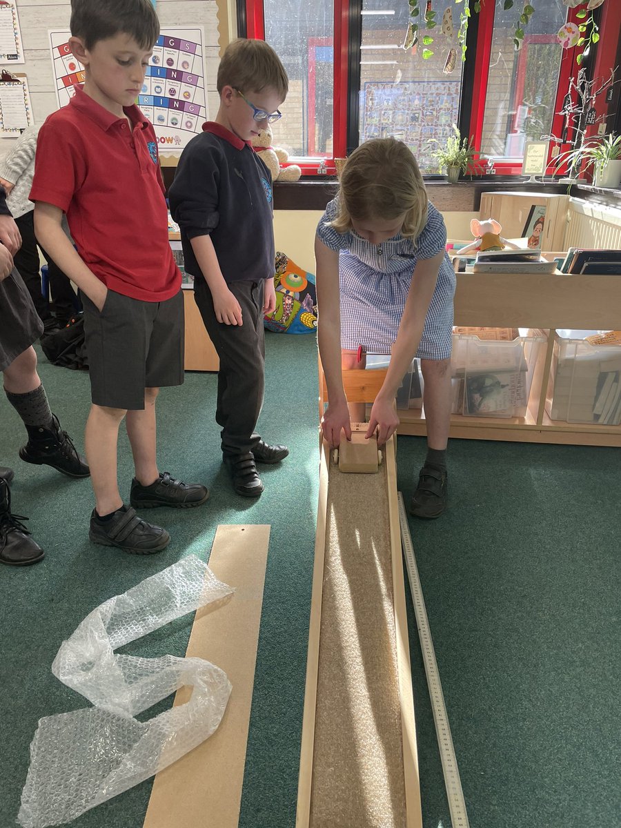 KMSMissKerridge's tweet photo. We’ve had another busy week! In PE we explored the roles of attacking and defending before trying to get the rugby ball across the pitch. In science we investigated friction of different surfaces. https://t.co/ypecUgypXD