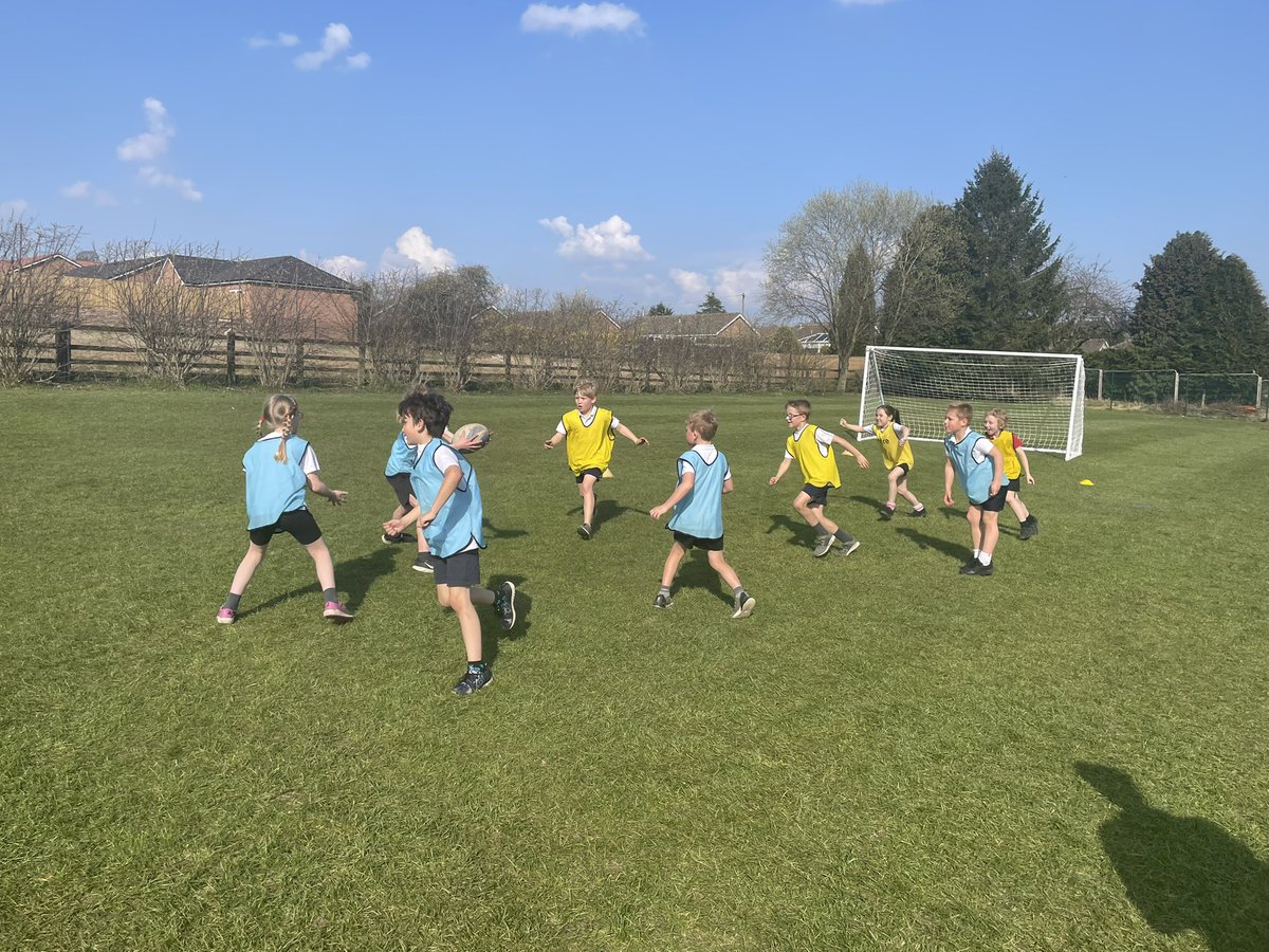 KMSMissKerridge's tweet photo. We’ve had another busy week! In PE we explored the roles of attacking and defending before trying to get the rugby ball across the pitch. In science we investigated friction of different surfaces. https://t.co/ypecUgypXD