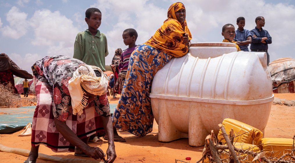 AJEnglish's tweet photo. “It’s incredibly difficult because you have to choose which areas and populations need help the most.”

How the drought in Somalia is worsening by funding gap amid Russia's invasion of Ukraine — in pictures https://t.co/7Jv4v53hV2 https://t.co/EZblY2h2Fn
