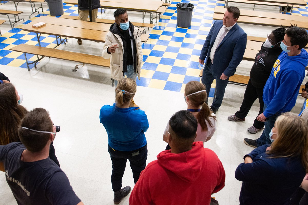 Finally, my last stop was at Grand River CI (<a href="/GrandRiverSAC/">Grand River</a>) in #Kitchener. For the first time ever being with @WRDSB, I had the chance to go inside a school to visit with staff and students - and WOW was I excited! The passion for learning and teaching was visible. (4/5)